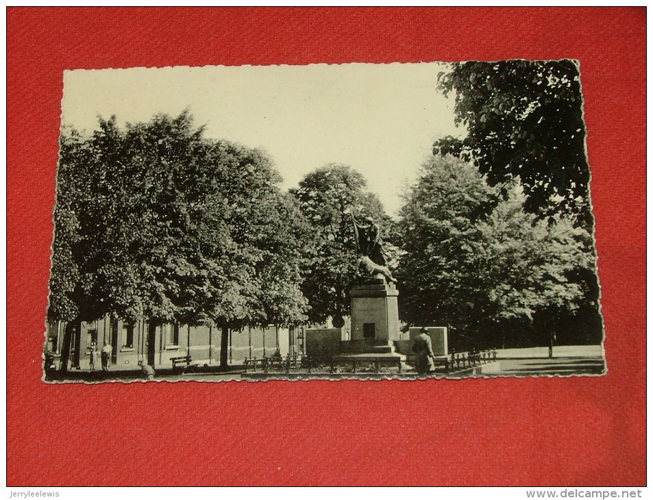 CHATELET  - Place Jean Guioz - Monument Aux Morts - Chatelet