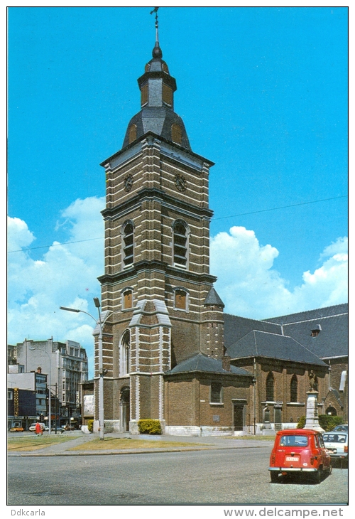 Merksem - St.-Bartholomeuskerk (1279) Herbouwd In 1944 - Renault 4 - Voitures De Tourisme