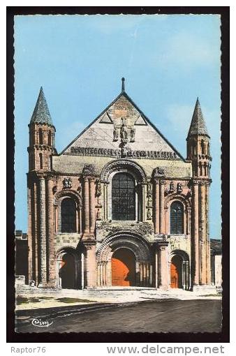 CPM  Non écrite SAINT JOUIN DE MARNES Façade De L´Eglise Abbatiale - Saint Jouin De Marnes