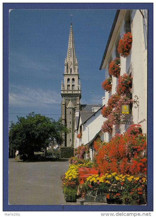 22 SAINT-GILLES-VIEUX-MARCHE Hôtel Touristes Nevo Le Bihan ; Fleurs, église - Saint-Gilles-Vieux-Marché