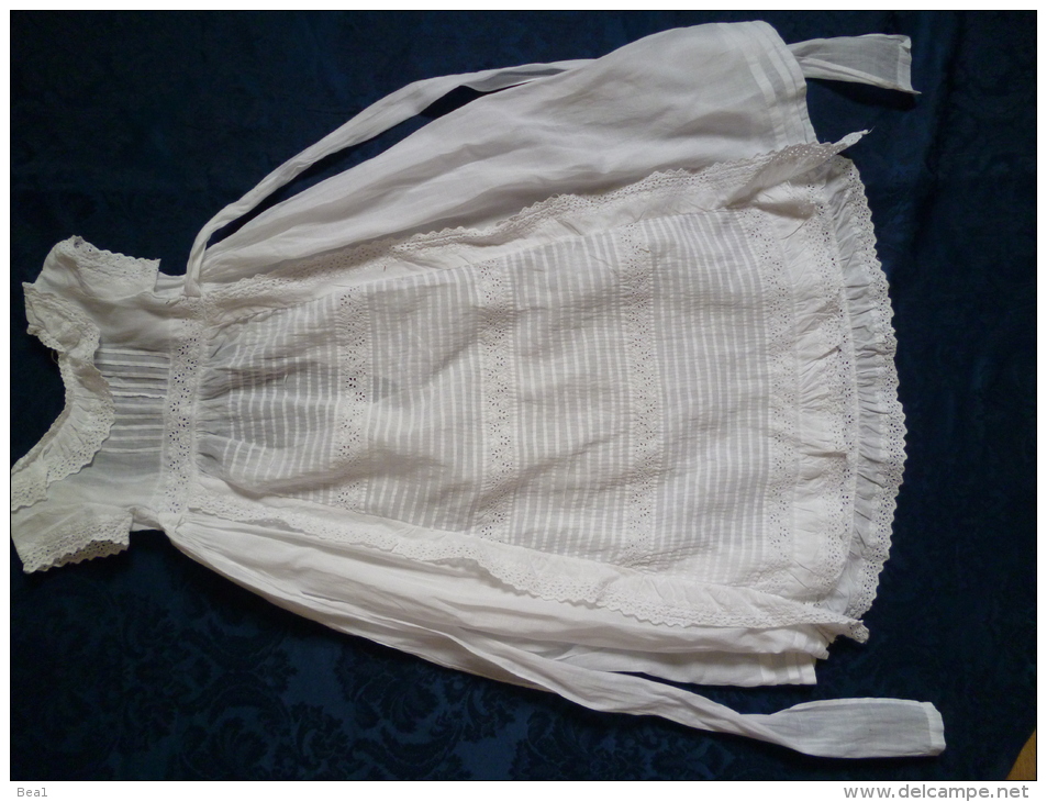 Dentelle Ancienne - ROBE DE BAPTEME BRODEE HAUTEUR 75 CM - Baptism