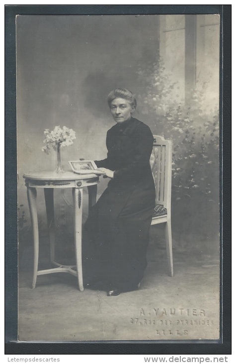 - CPA 59 - Lille, Portrait De Femme - CARTE PHOTO - Lille