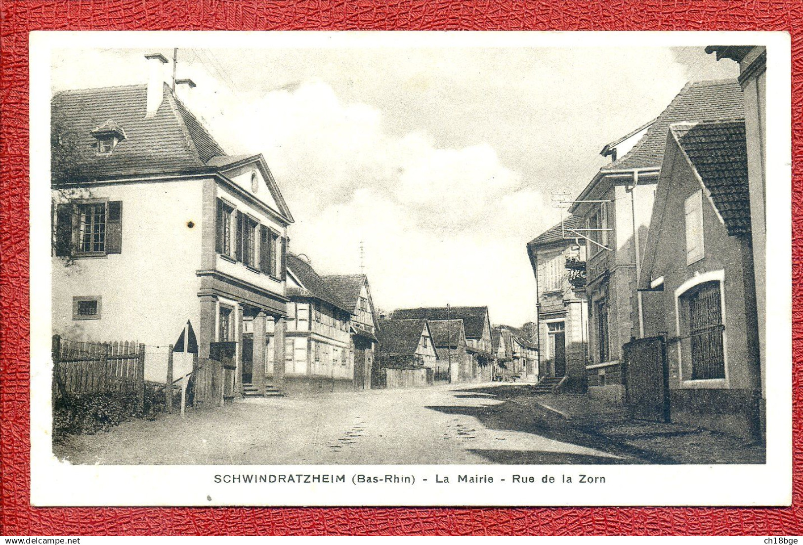 CPA :67 - Bas Rhin - Schwindratzheim ( Hochfelden) - Mairie - Rue De La Zorn : Peu Commune - Hochfelden