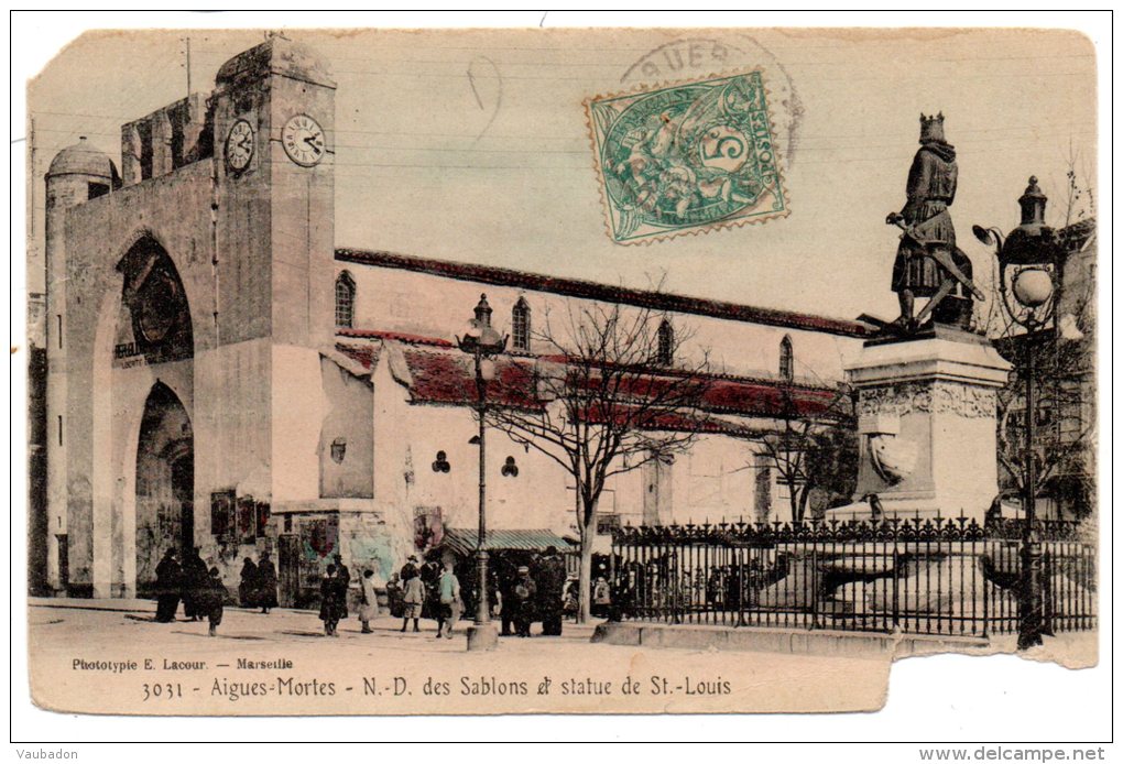 CP, 30, AIGUES-MORTES, N.D. Des Sablons Et Statue De St Louis, Voyagé - Aigues-Mortes