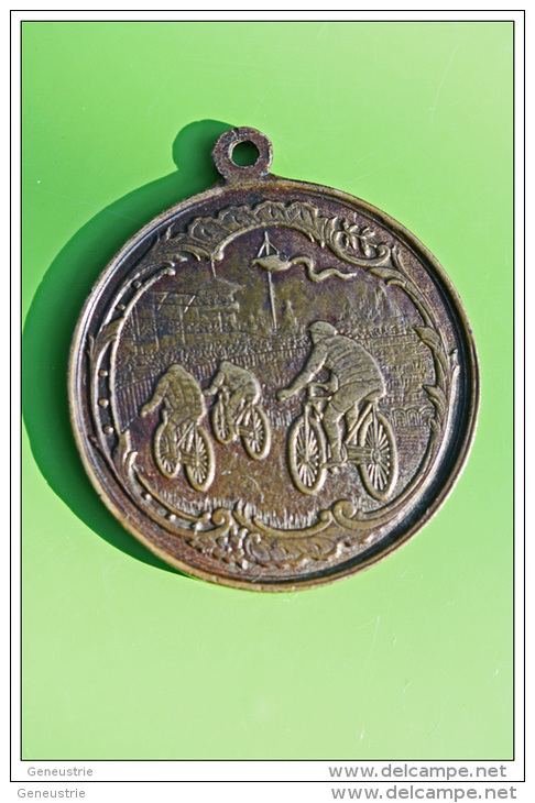 Très Ancien Et Rare Pendentif Médaille XIXème - Récompense De Course De Vélo - Cyclisme - French Cycling - Pendentifs