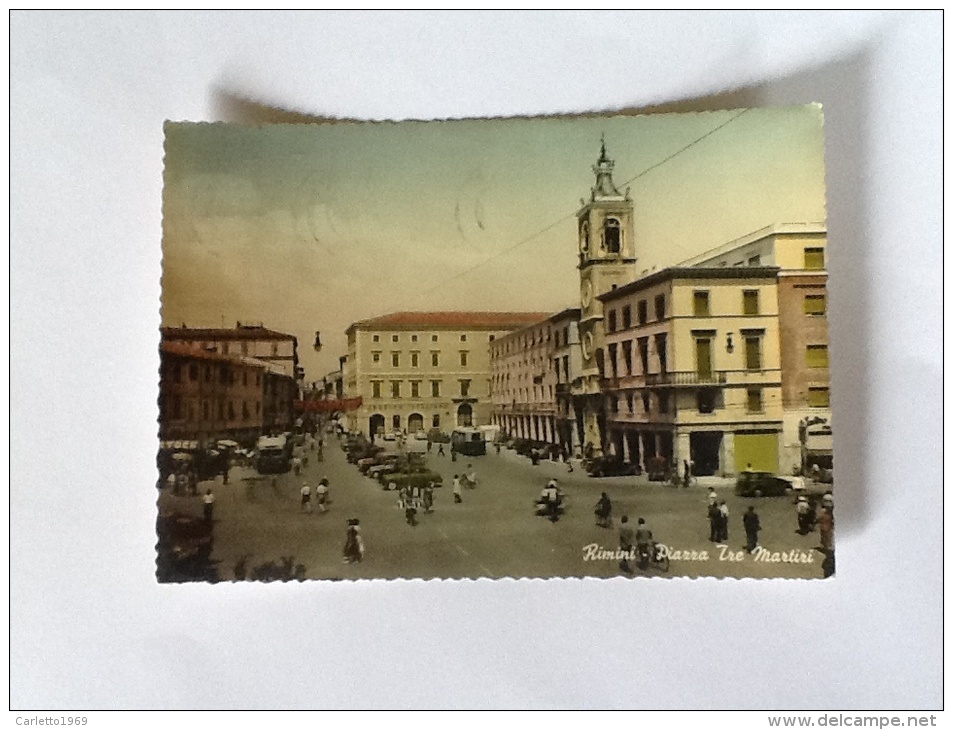 RIMINI PIAZZA TRE MARTIEI A COLORI VIAGGIATA DEL 1957 - Rimini