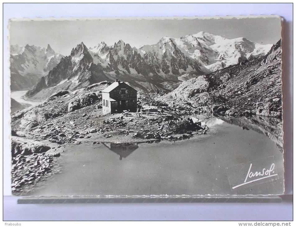 (74) - CHAMONIX - LE REFUGE DU LAC BLANC, LES AIGUILLES ET LE MONT BLANC - 1963 - Chamonix-Mont-Blanc