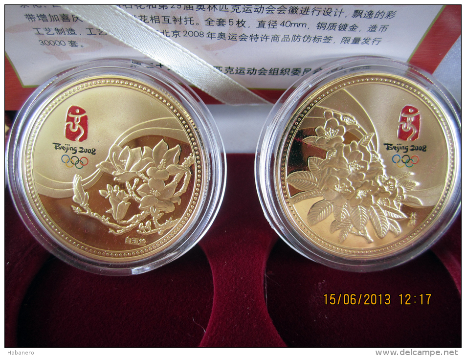 CHINA - BEIJING OLYMPIC GAMES 2008 - FAMOUS FLOWERS MEDALLION SET - VERY UNIQUE SET OF 5 - Kleding, Souvenirs & Andere