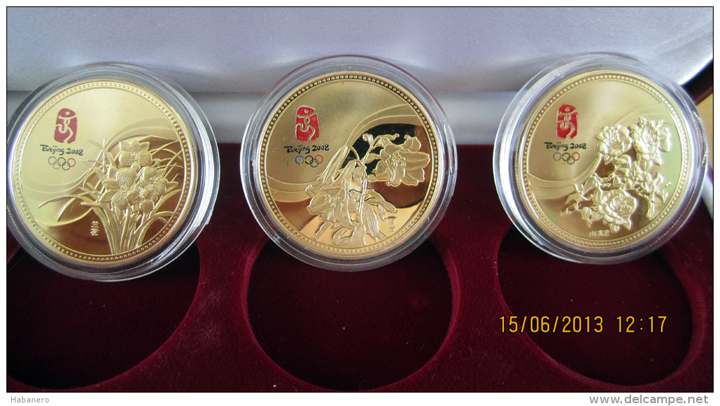 CHINA - BEIJING OLYMPIC GAMES 2008 - FAMOUS FLOWERS MEDALLION SET - VERY UNIQUE SET OF 5 - Kleding, Souvenirs & Andere