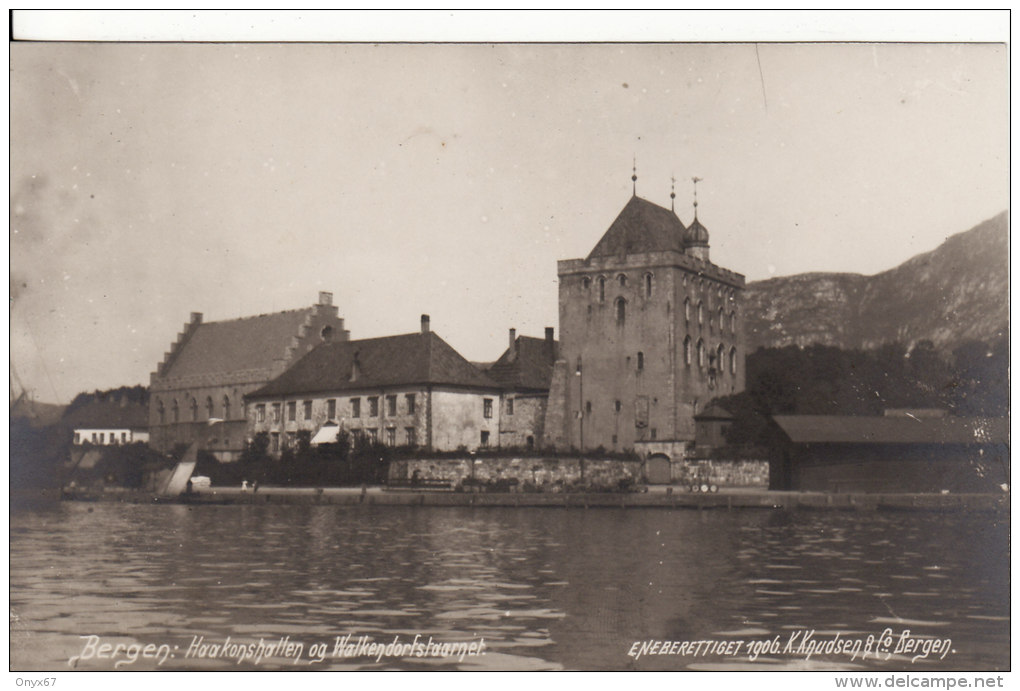 Carte Postale Photo BERGEN (Norvège)  Haakonshallen Og Walkendorfstaarnet - VOIR 2 SCANS - - Norvegia