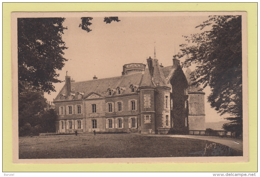 MONTMIRAIL --> Le Château De Montmirail. Façade Nord (XV° Siècle) - Montmirail