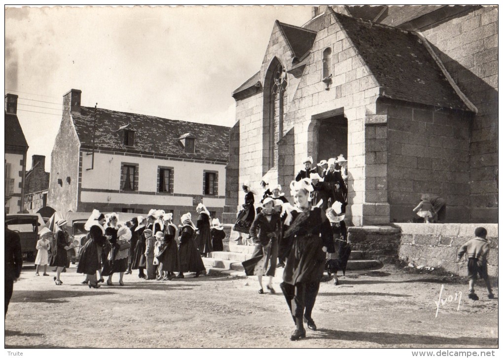 TREGUNC SORTIE DE L EGLISE - Trégunc