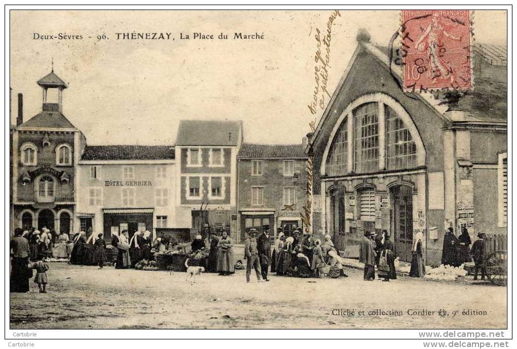 79 - THÉNEZAY - La Place Du Marché - Très Animée - Thenezay