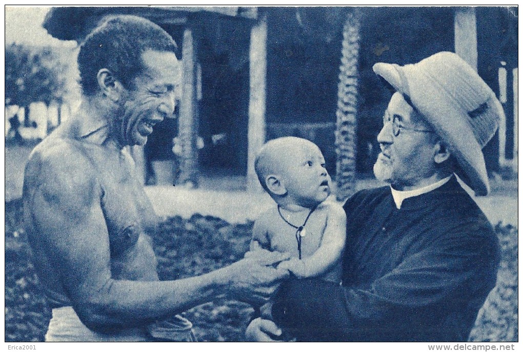 Non Classés. Missions Chrétienne D'océanie , Scène De Joie Entre Un Prètre Missionnaire Et Un Père Heureux . - Autres & Non Classés