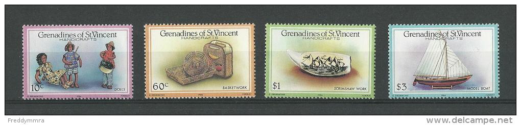 Grenadines Of St Vincent: 451/ 454 ** - St.Vincent & Grenadines