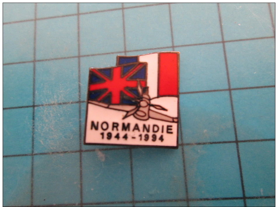 (pin713e) Pin´s Pins / Thème : MILITARIA /   NORMANDIE  JUIn 1944 50e ANNIVERSAIRE TYPHOON VU DE FACE DRAPEAUX FRANCE ET - Militaria