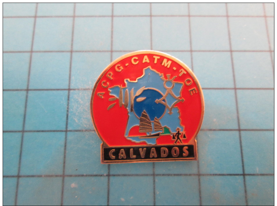 (pin713e) Pin´s Pins / Thème : MILITARIA /   ANCIENS COMBATTANTS ET PRISONNIERS DE GUERRE CALVADOS ACPG CATM TOE ALGERIE - Armee