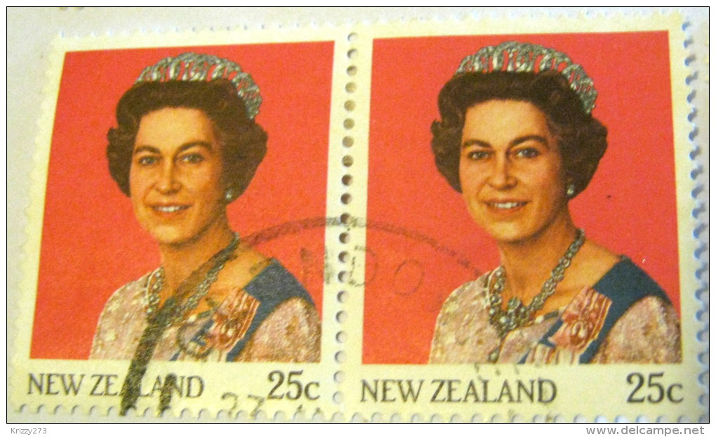 New Zealand 1985 Queen Elizabeth II 25c X2 - Used - Used Stamps
