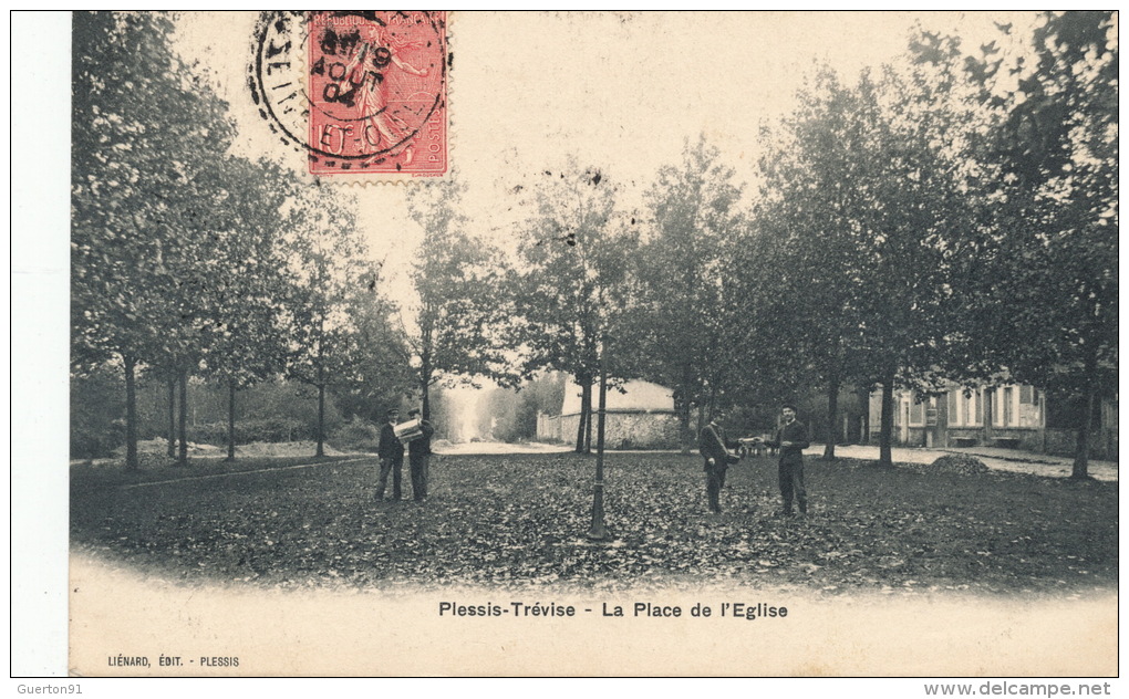 ( CPA 94 )  PLESSIS-TRÉVISE  /  La Place De L' Église  - - Le Plessis Trevise