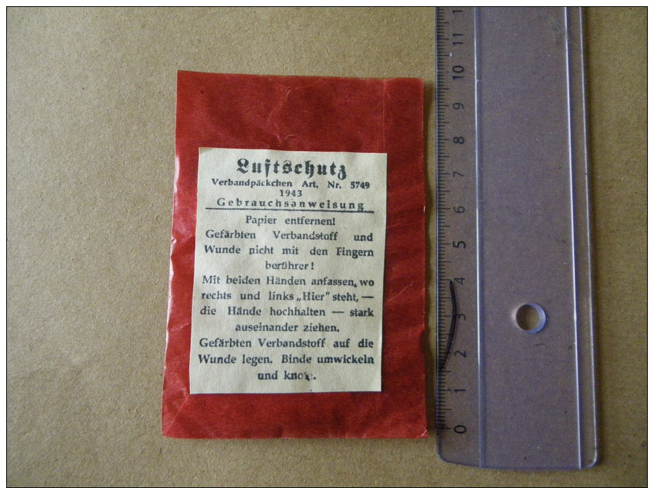 Compresse Allemande Luftschutz Datée 1943 (rouge) - Equipement