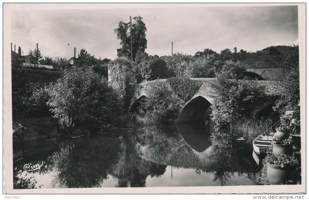 ARGENTON CHATEAU - L'Antique Pont Cadoré (1953) - Argenton Chateau