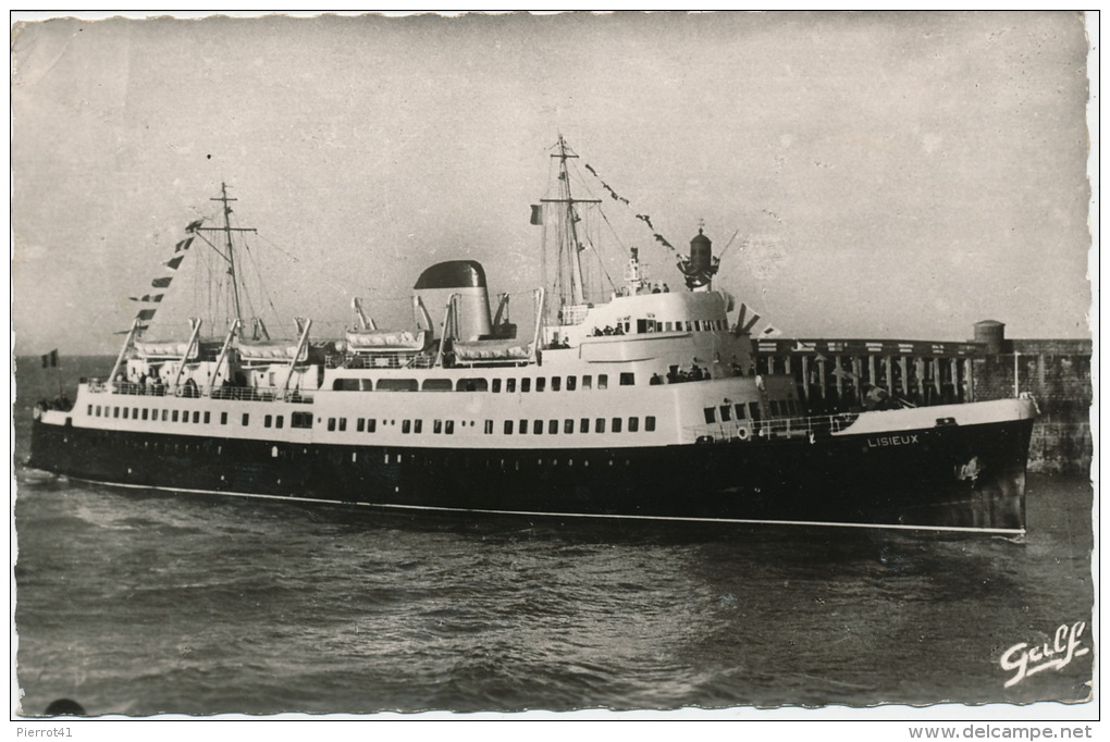 BATEAUX - PAQUEBOTS - DIEPPE - Le Paquebot "LISIEUX" Arrivant à DIEPPE - Dampfer