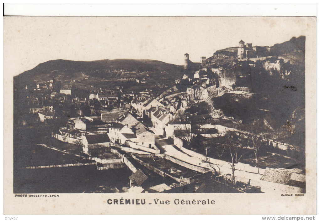 Carte Postale Photo De CREMIEU (Isère)   Vue Générale -   VOIR 2 SCANS - - Crémieu