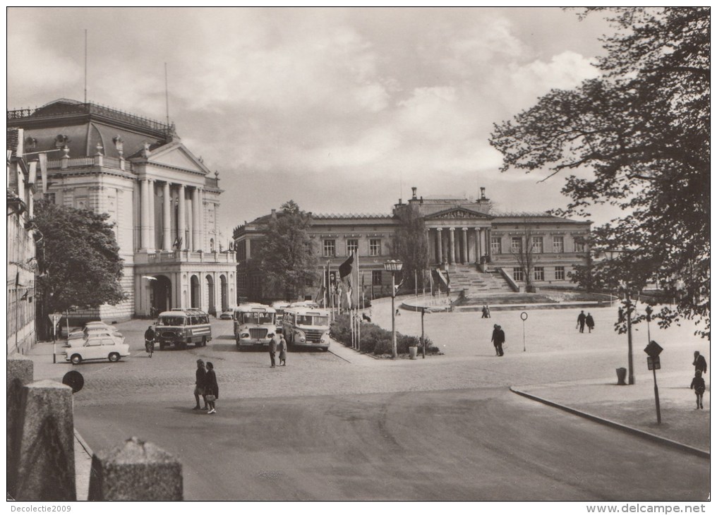 N8482 Vor Dem Landestheater  Schwerin    2 Scans - Schwerin