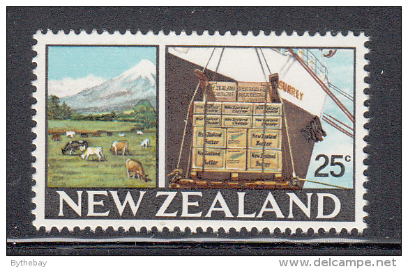 New Zealand MNH Scott #420 25c Dairy Farm, Dairy Products On Cargo Hoist - New Zealand Industries - Nuevos