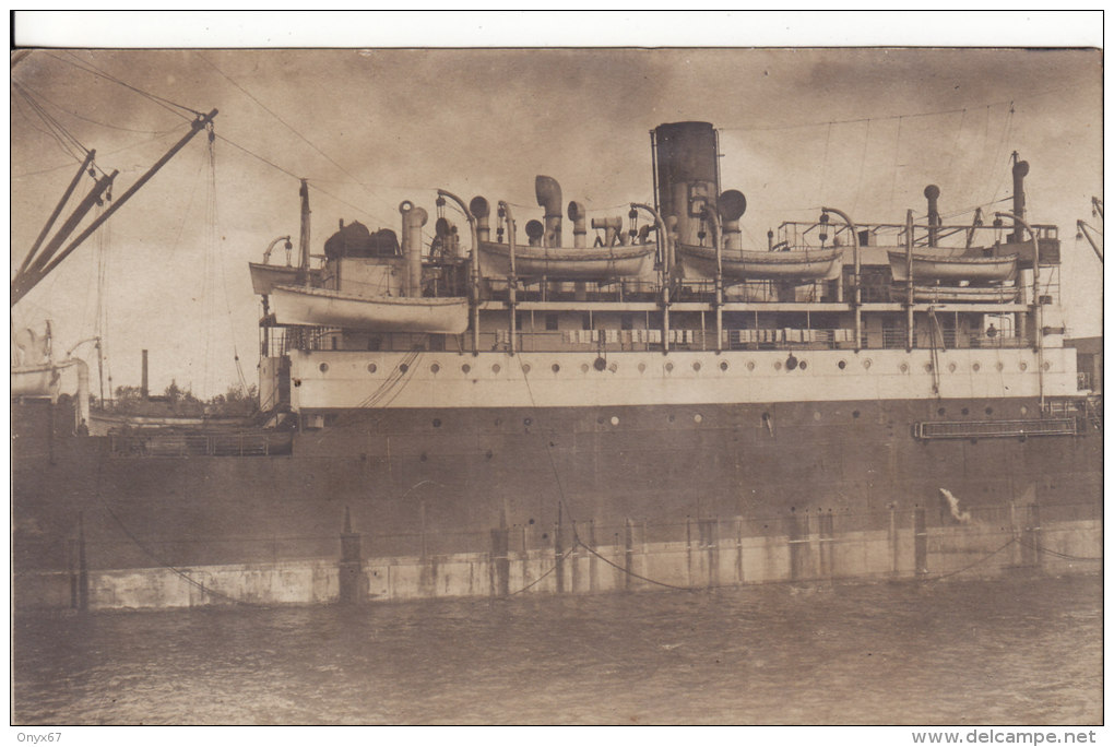 Carte Postale Photo Militaire Allemand BATEAU MILITAIRE -Arrivé Au Port-N°3- A SITUER A LOCALISER- - Guerre