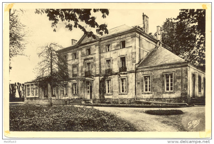 79/CPSM - Melle - La Mairie Et L'Ecole Maternelle (anc. Sous Préfecture) - Melle