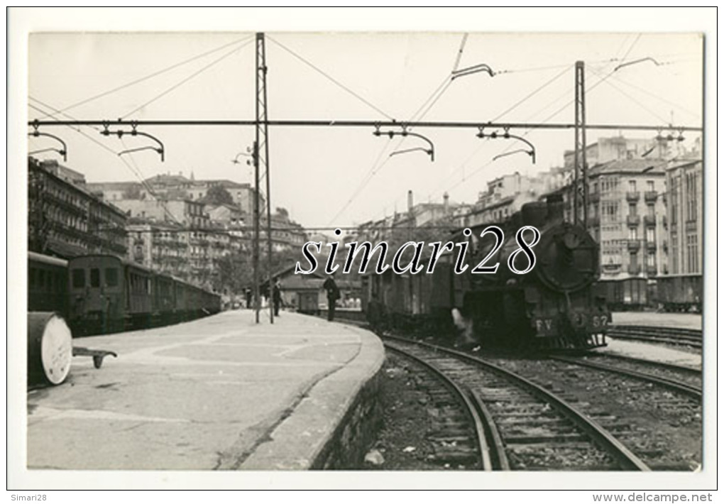 CARTE PHOTO DE TRAIN EN GARE D´AMARA  - (ESPAGNE) - Gares - Avec Trains