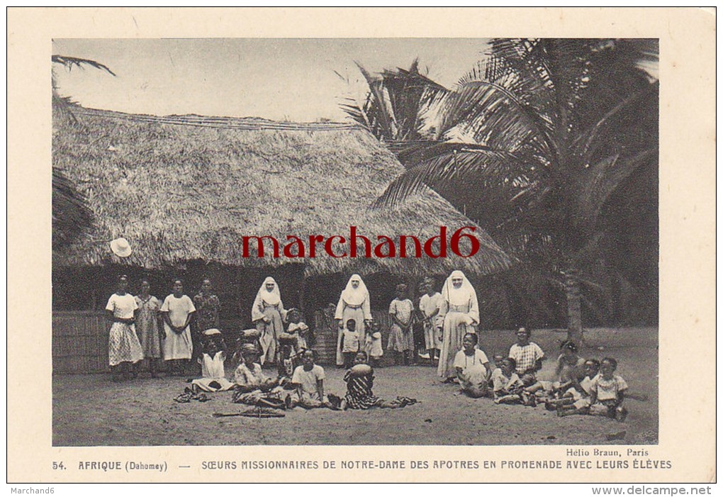 AFRIQUE DAHOMEY SOEURS MISSIONNAIRES DE NOTRE DAME DES APOTRES EN PROMENADE AVEC LEURS ELEVES Editeur Braun Photo Fides - Dahomey