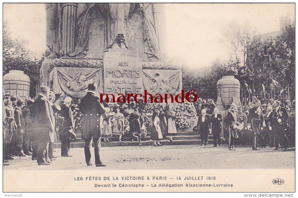 LES FETES DE LA VICTOIRE A PARIS 14 JUILLET 1919 DEVANT LE CENOTAPHE LA DELEGATION ALSACIENNE LORR Editeur ELD E L Deley - Enseignement, Ecoles Et Universités