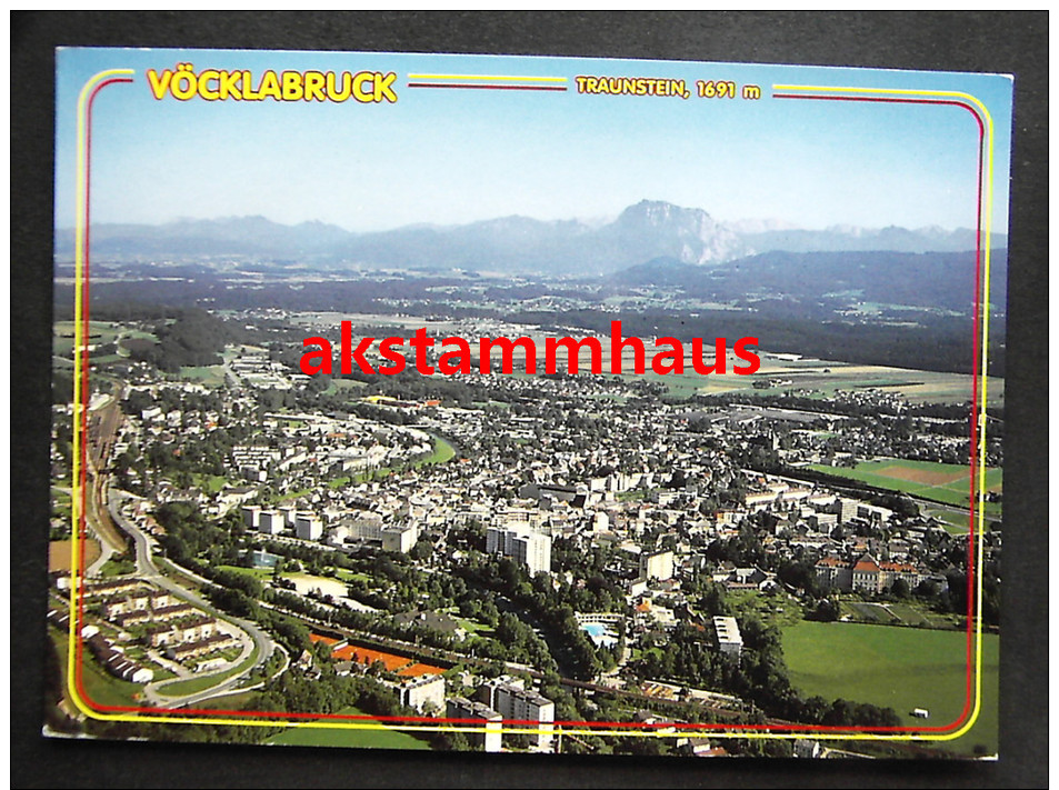 VÖCKLABRUCK Oberösterreich - Luftbild Luftaufnahme M. Eisenbahnstrecke Bahnhof ? - Tennisplätze - Freibad - Vöcklabruck