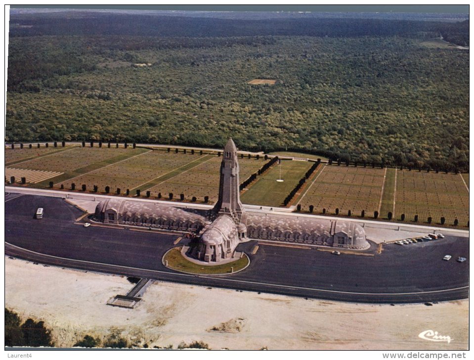 (199M) FRance - Verdum - Ossuaire De Douaumont Et Cimetierre Militaire - Monuments Aux Morts