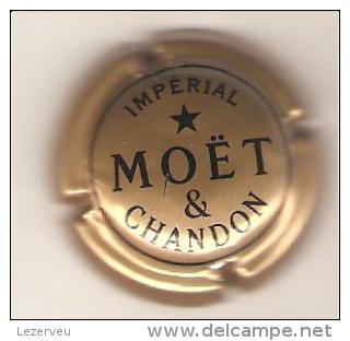 CAPSULE MUSELET CHAMPAGNE MOET ET CHANDON (noir Sur Or) - Möt Et Chandon