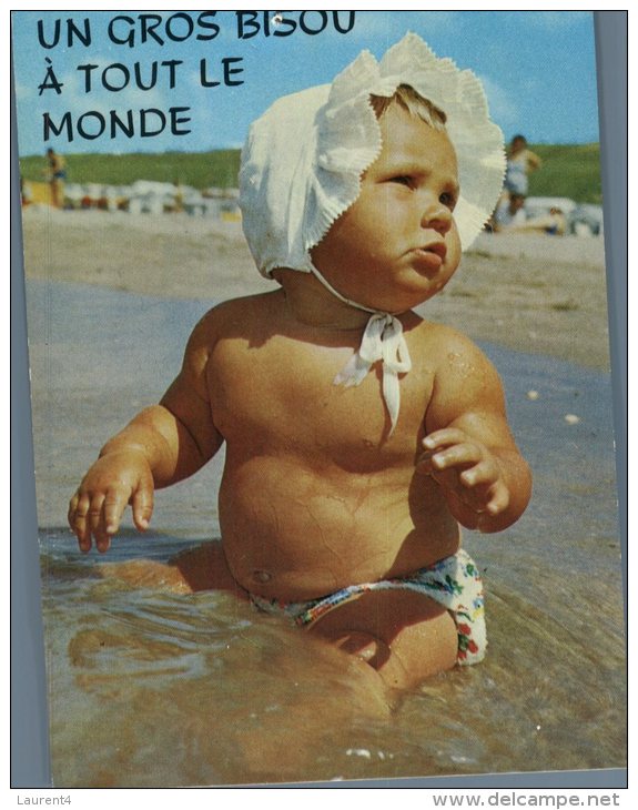 (777M)  Boy On The Beach - Enfant / Nourisson Dans La Mer - Humorvolle Karten