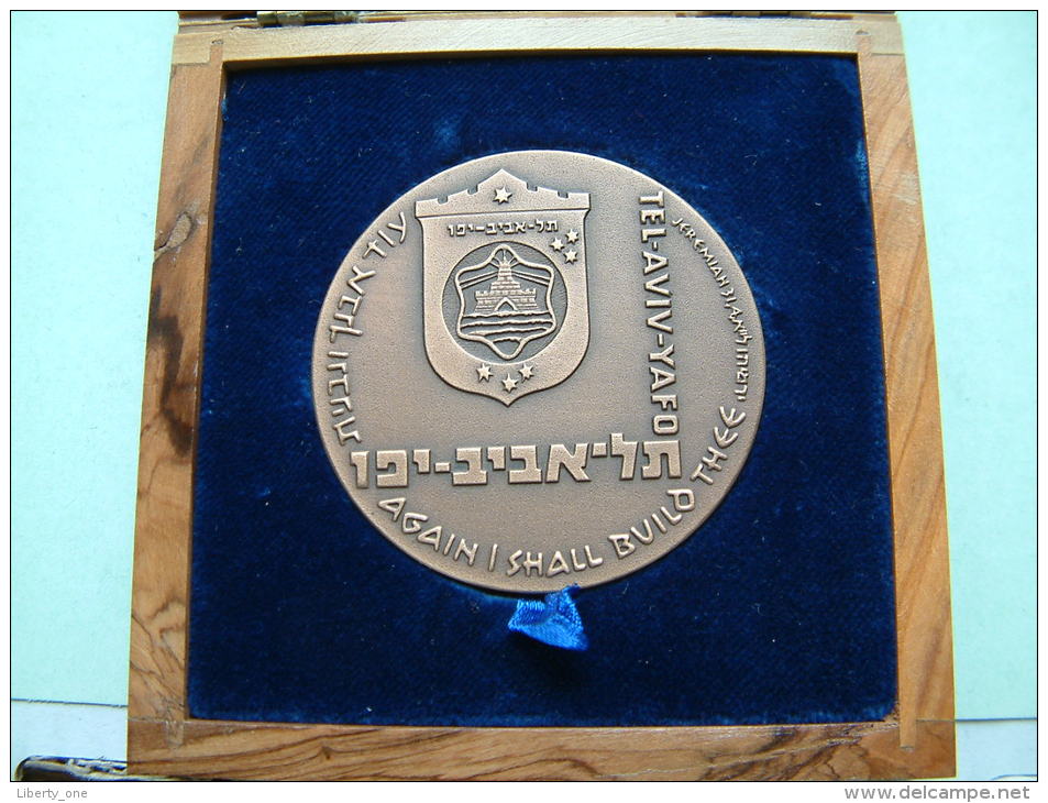 TEL AVIV - YAFO - AWARD MEDAL 5733-1973 In Original Wooden Box - Total 308 Gr. Israel ( For Grade, Please See Photo ) !! - Autres & Non Classés