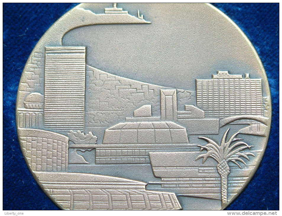 TEL AVIV - YAFO - AWARD MEDAL 5733-1973 in Original Wooden Box - Total 308 gr. Israel ( for Grade, please see photo ) !!