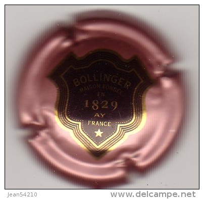 CAPSULE DE CHAMPAGNE "BOLLINGER" écusson Contour Or, Rosé Pâle - Bollinger