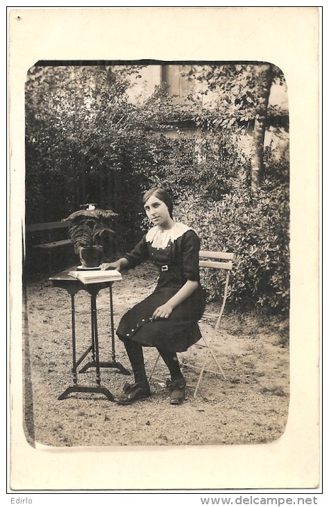 Portrait De Jeune Femme  Photo Carte  -  TTBE - Fotografía