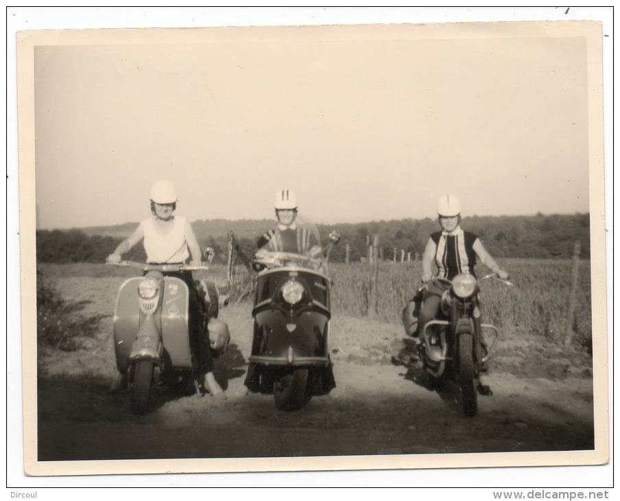 25155  -  Ancienne  Moto  Et  Vespas   Photo  12  X  9 - Motorbikes