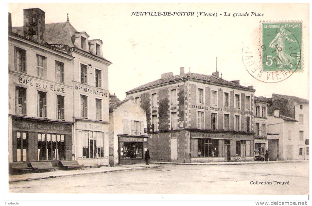 Neuville De Poitou (Poitiers-Vienne)-1921-La Grande Place-Café De La Place-Papeterie Trouvé-Coiffeur-Pharmacie Centrale - Neuville En Poitou