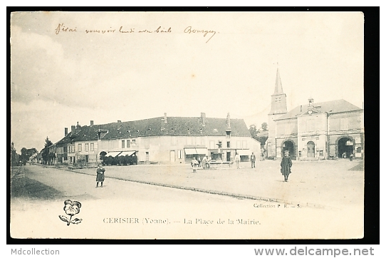 89 CERISIERS / La Place De La Mairie / - Cerisiers