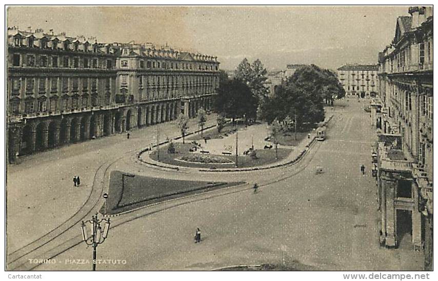 TORINO. PIAZZA STATUTO NEGLI ANNI '40. CARTOLINA DEL 1946 - Places