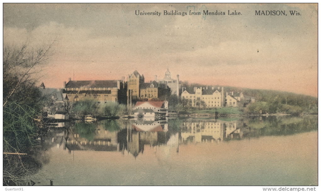 ( CPA ÉTATS UNIS )  MADISON  /  WISCONSIN  /  University Buildings From Mendota Lake  - - Madison