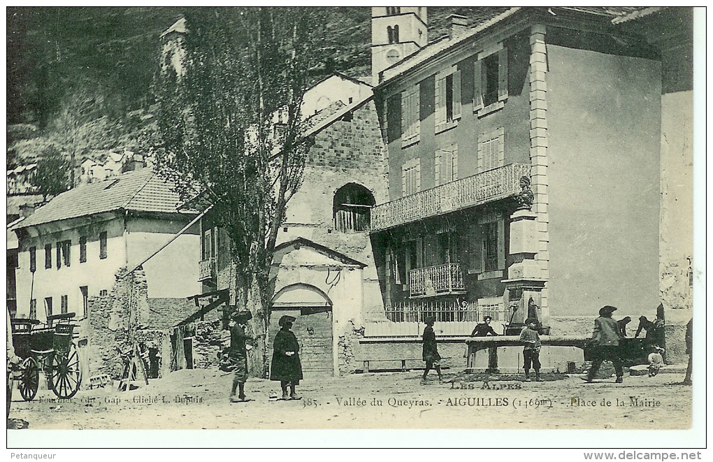 05 AIGUILLES  PLACE DE LA MAIRIE - Autres & Non Classés