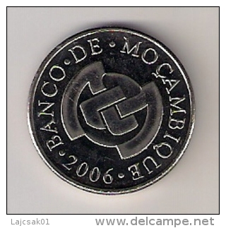 MOZAMBIQUE 5 METICAIS  2006. High Grade - Mozambique