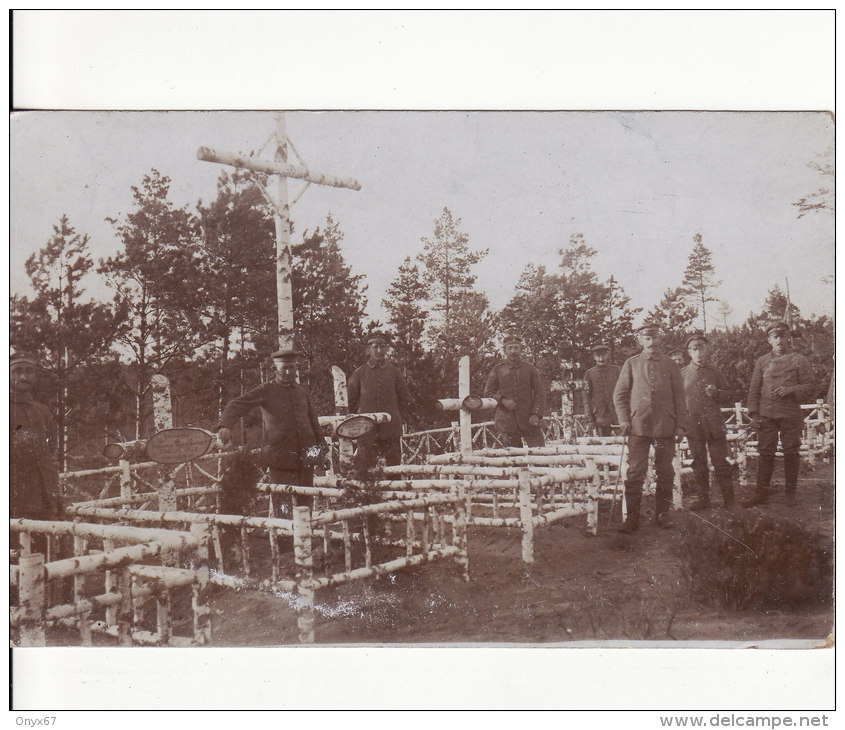 Carte Postale Photo Militaire Allemand Cimetière Militaire-FRIEDHOF-Argonne ?- Meuse Ou Ardennes ? A SITUER ALOCALISER - Cimetières Militaires